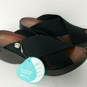 BZEES Desire Sandals Sz 10 M (fits like a size 9) Black Wedges